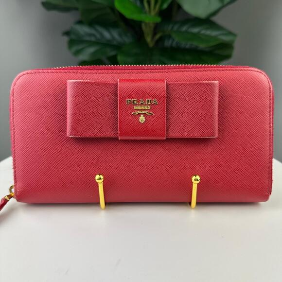 💎✨Authentic  Prada Red Saffiano Leather Bow Zip Wallet - Picture 1 of 5